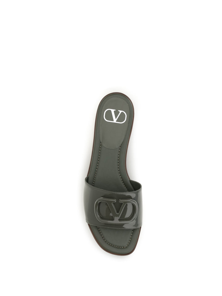 VLogo patent leather Slide Sandals 4