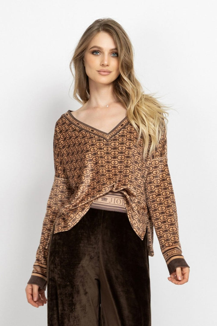 RELAXED VELVET V-NECK TOP - MOCHA MOUSSE LOGO