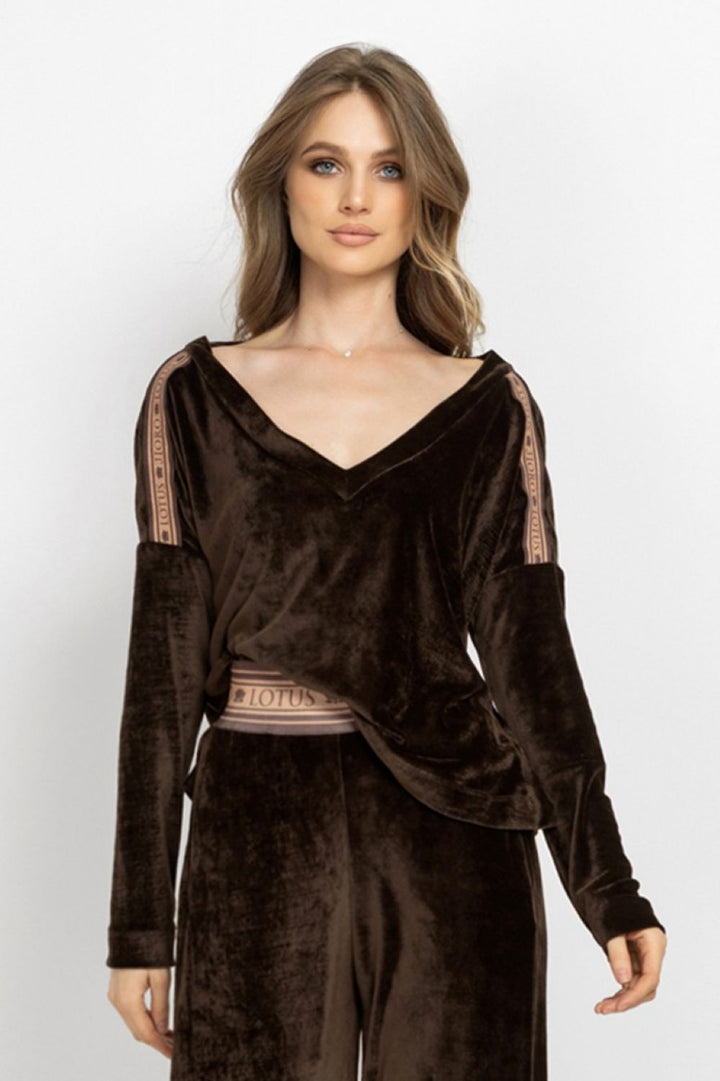 TRUFFLE RELAXED V-NECK VELVET TOP WITH MOCHA MOUSSE LOGO TRIM - ESSENTIALS