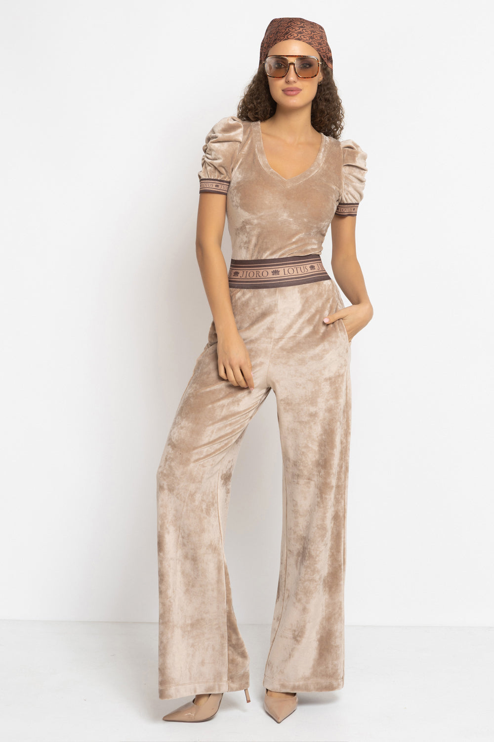 VELVET WIDE-LEG TROUSERS WITH ELASTIC WAIST IN BEIGE - ESSENTIALS JIORO ПАНТАЛОН ОТ КАДИФЕ С ШИРОК КРАЧОЛ И ЛАСТИК В ТАЛИЯ В БЕЖОВО - ESSENTIALS JIORO 