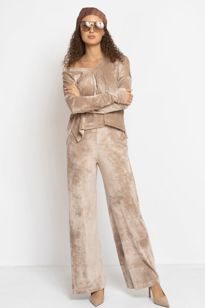 LOOSE SQUARE-CUT VELVET BLOUSE IN BEIGE - ESSENTIALS JIORO СВОБОДНА БЛУЗА ОТ КАДИФЕ В БЕЖОВО - ESSENTIALS JIORO