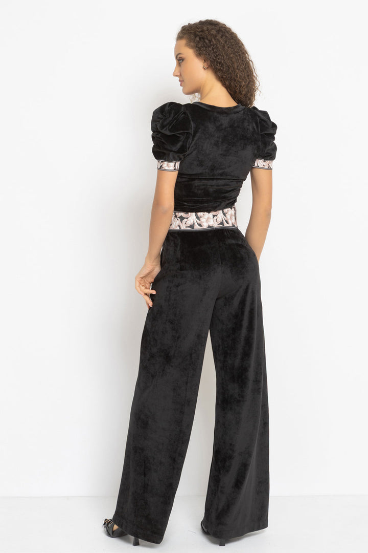 VELVET WIDE-LEG TROUSERS WITH ELASTIC WAIST IN BLACK - ESSENTIALS JIORO ПАНТАЛОН ОТ КАДИФЕ С ШИРОК КРАЧОЛ И ЛАСТИК В ТАЛИЯ В ЧЕРНО - ESSENTIALS JIORO