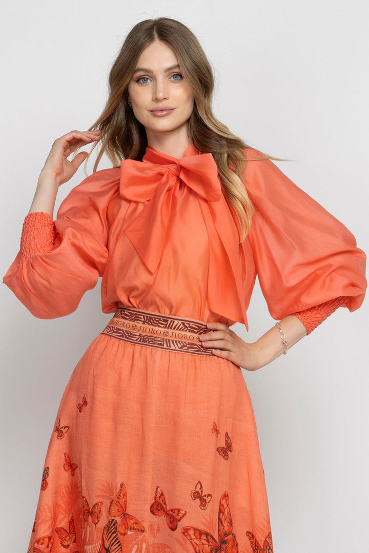 BOHEMIAN PAPAYA LYOCELL BLOUSE WITH PUFF SLEEVES AND TIE-FRONT COLLAR - ESSENTIALS JIORO БОХЕМСКА РИЗА ОТ ЛИОЦЕЛ В ЦВЯТ ПАПАЯ С БОГАТИ РЪКАВИ И ВРЪЗКА - ESSENTIALS JIORO