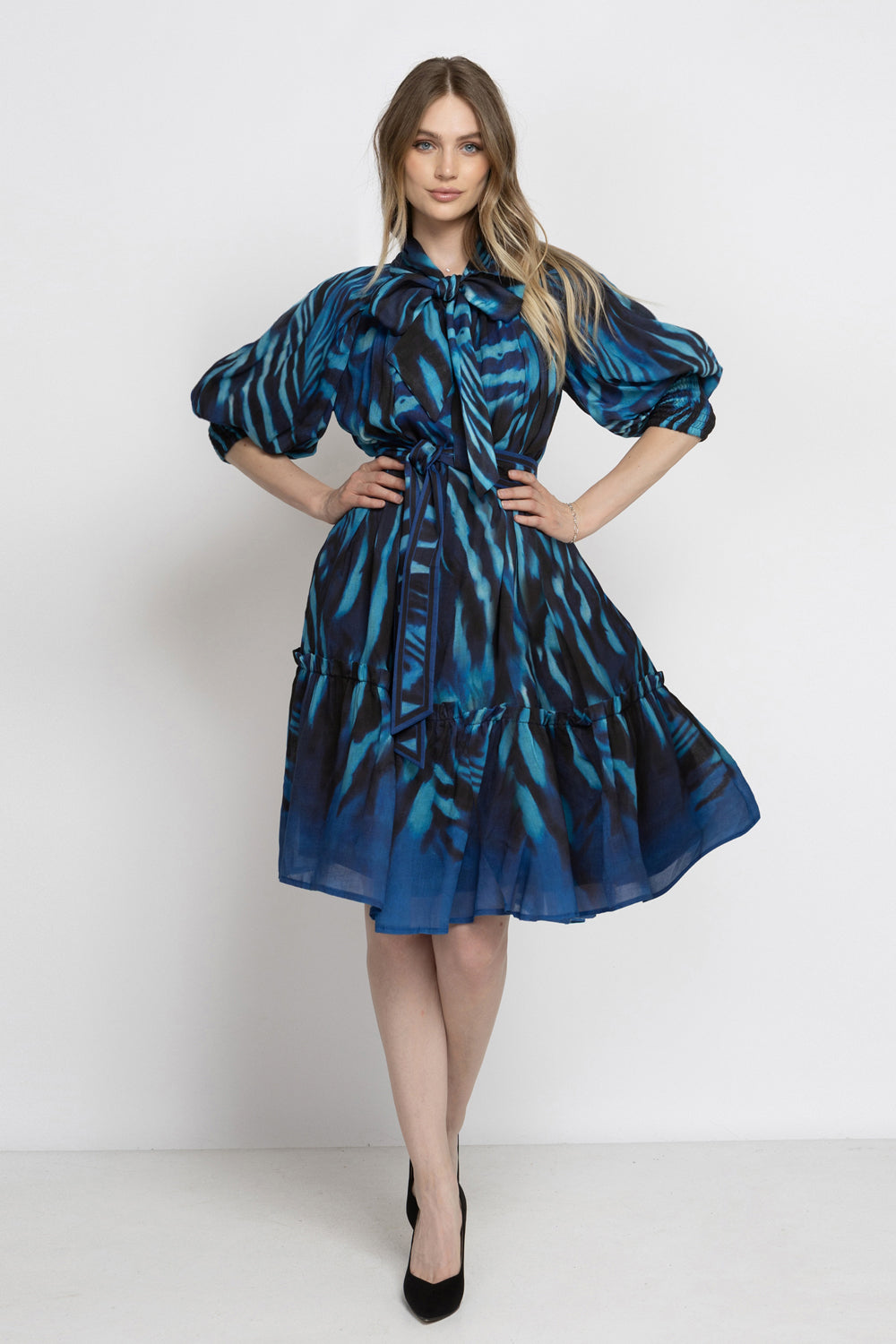 FLARED LYOCELL MIDI DRESS WITH BOW AND VOLUMINOUS SLEEVES - SHADES OF BLUE JIORO РАЗКРОЕНА МИДИ РОКЛЯ ОТ ЛИОСЕЛ С ПАНДЕЛКА И ОБЕМНИ РЪКАВИ - SHADES OF BLUE JIORO
