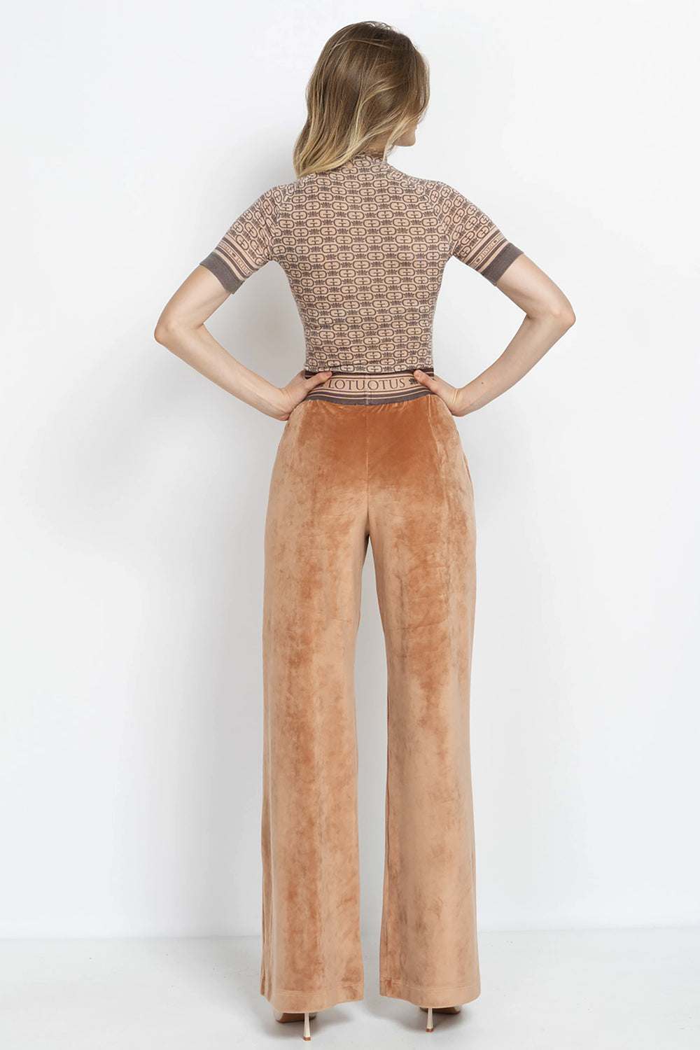 SAND VELVET WIDE-LEG TROUSERS - ESSENTIALS