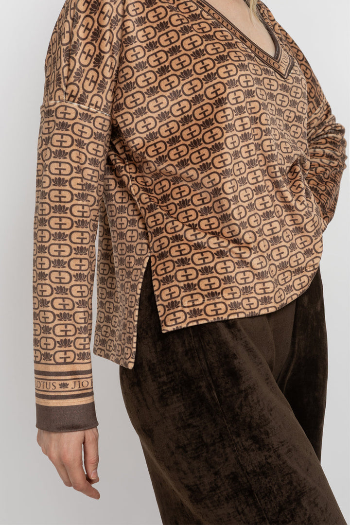 RELAXED VELVET V-NECK TOP - MOCHA MOUSSE LOGO