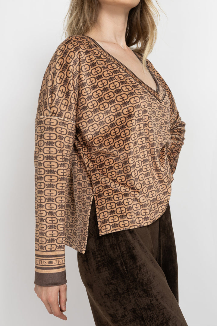 RELAXED VELVET V-NECK TOP - MOCHA MOUSSE LOGO