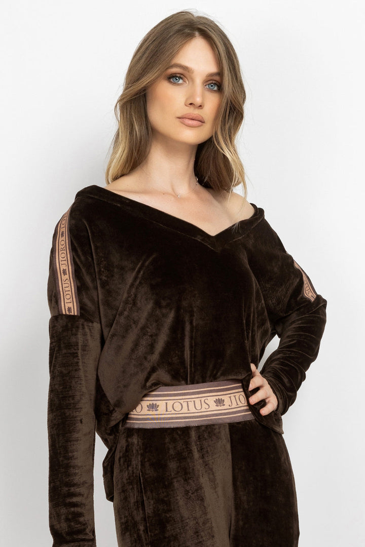 TRUFFLE RELAXED V-NECK VELVET TOP WITH MOCHA MOUSSE LOGO TRIM - ESSENTIALS