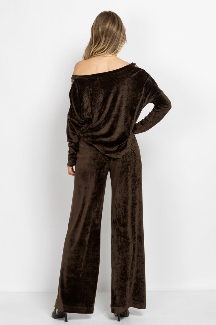 TRUFFLE RELAXED V-NECK VELVET TOP WITH MOCHA MOUSSE LOGO TRIM - ESSENTIALS