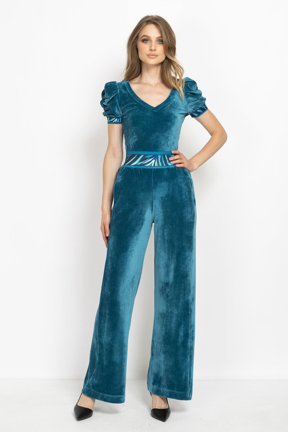 DUSTY TEAL V-NECK VELVET TOP WITH PUFF SLEEVES SHADES OF BLUE TRIM- ESSENTIALS JIORO БЛУЗА ОТ КАДИФЕ В ЦВЯТ ТИЙЛ С V-ДЕКОЛТЕ И НАБРАНИ РЪКАВИ SHADES OF BLUE - ESSENTIALS JIORO
