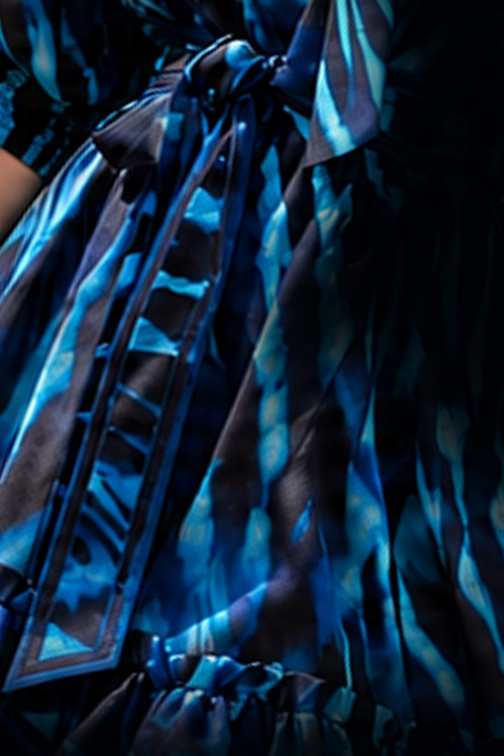FLARED LYOCELL MIDI DRESS WITH BOW AND VOLUMINOUS SLEEVES - SHADES OF BLUE JIORO РАЗКРОЕНА МИДИ РОКЛЯ ОТ ЛИОСЕЛ С ПАНДЕЛКА И ОБЕМНИ РЪКАВИ - SHADES OF BLUE JIORO