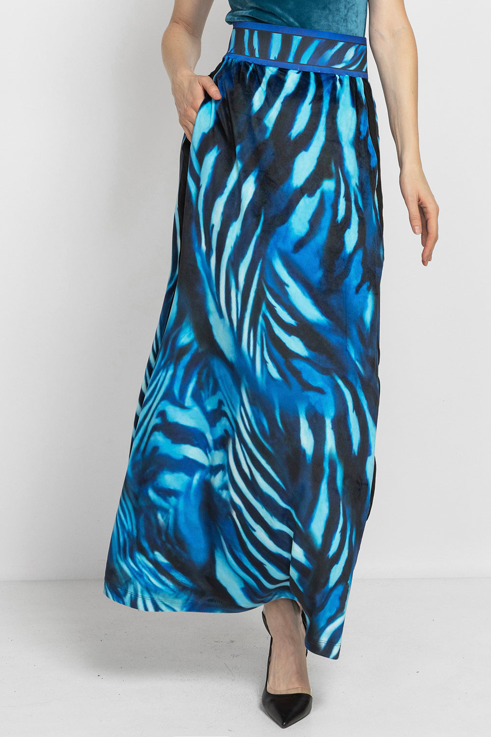 LONG VELVET A-LINE SKIRT WITH PRINTED WAISTBAND - SHADES OF BLUE JIORO ДЪЛГА ПОЛА ОТ КАДИФЕ С А-СИЛУЕТ И ВИСОКА ТАЛИЯ - SHADES OF BLUE JIORO