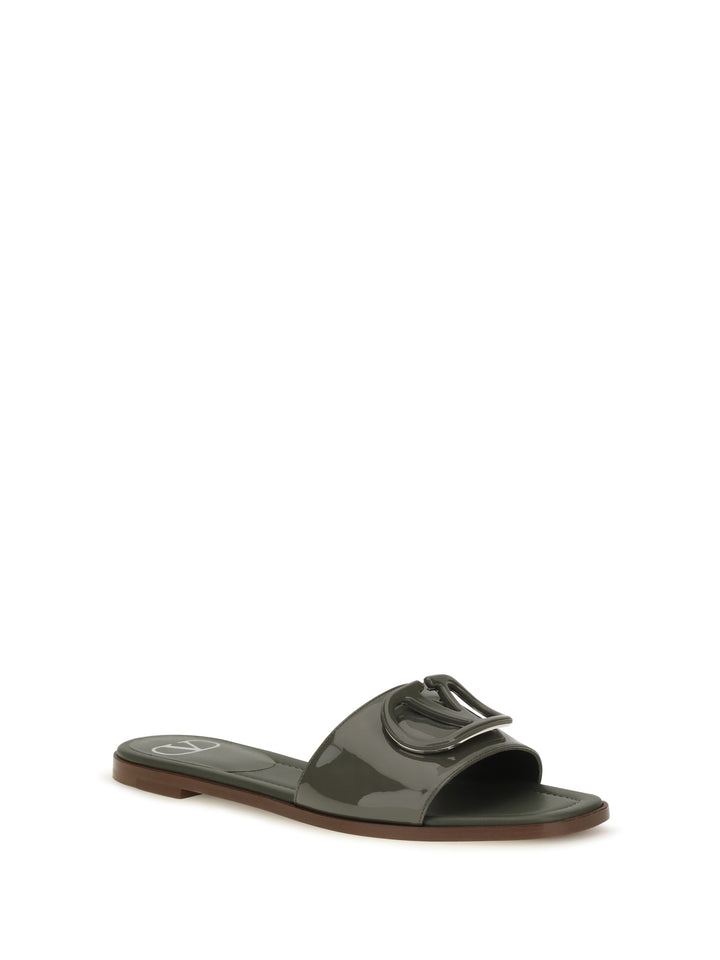 VLogo patent leather Slide Sandals 2
