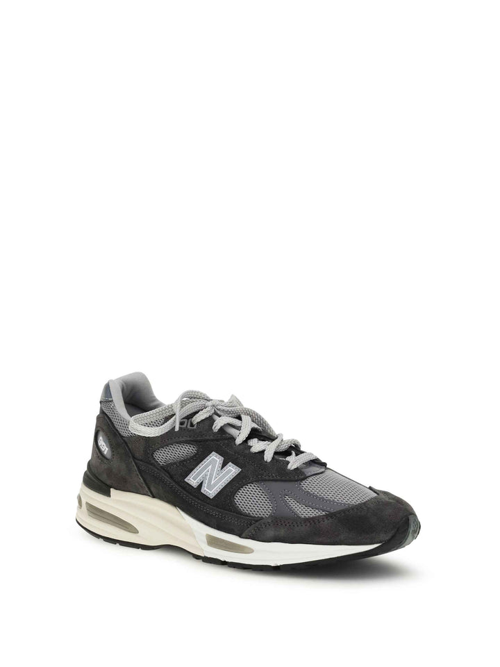 991v2 Sneakers